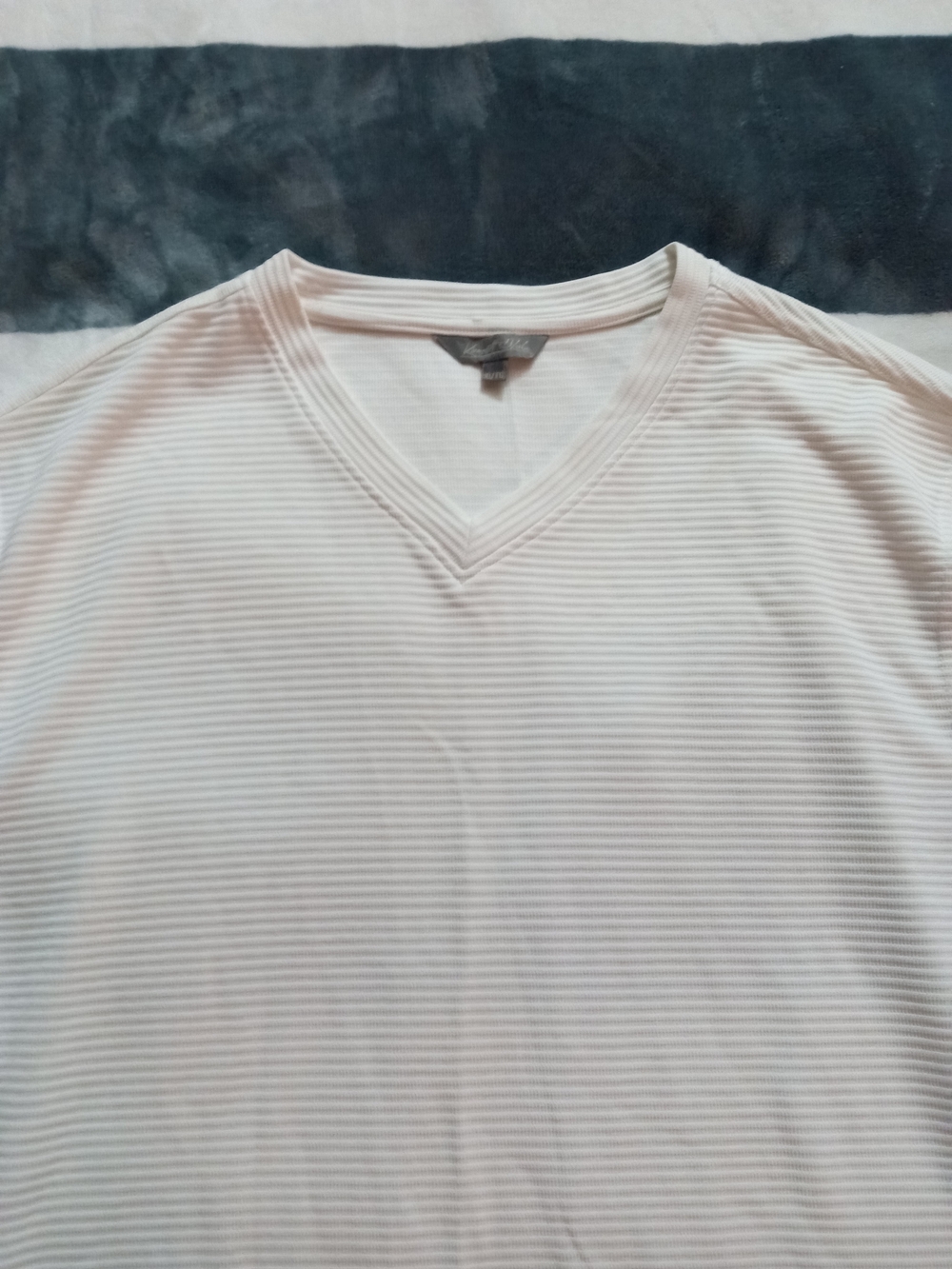 Kenneth Blake Cream Ribbed V-Neck Tee - Picture 3 of 8